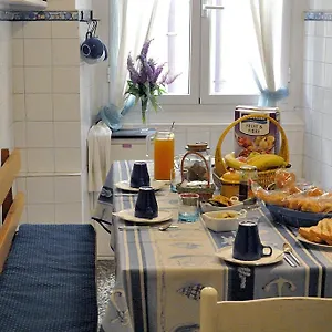 Blue Bed and breakfast